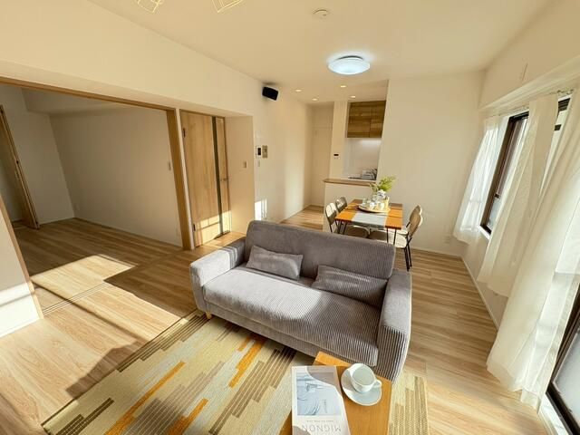 Renovated 2SLDK Apartment for Sale in Takatsuki, Osaka - Thumbnail 3