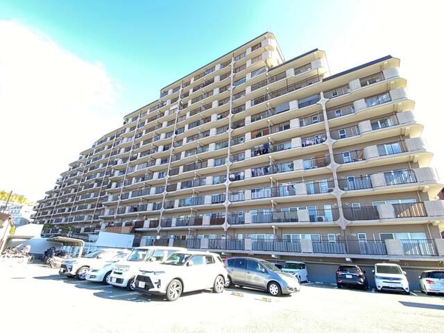 Renovated 2SLDK Apartment for Sale in Suita, Osaka - Thumbnail 2