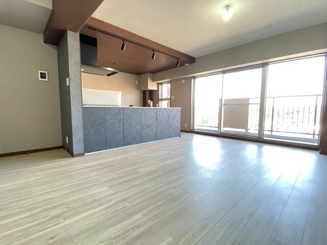 Renovated 2SLDK Apartment for Sale in Suita, Osaka - Thumbnail 4