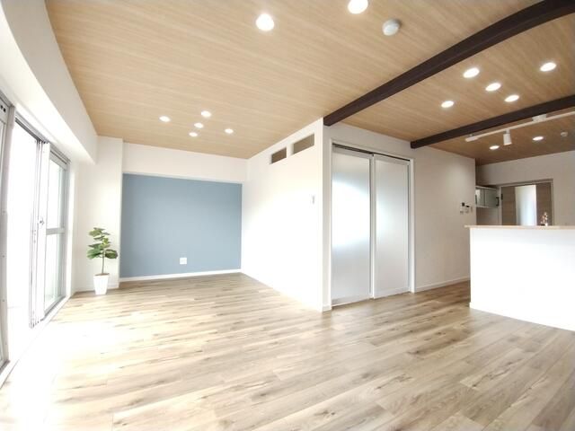 Pet-Friendly 2SLDK Apartment for Sale in Daito City, Osaka - Thumbnail 3