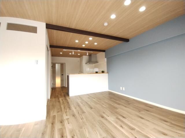 Pet-Friendly 2SLDK Apartment for Sale in Daito City, Osaka - Thumbnail 2
