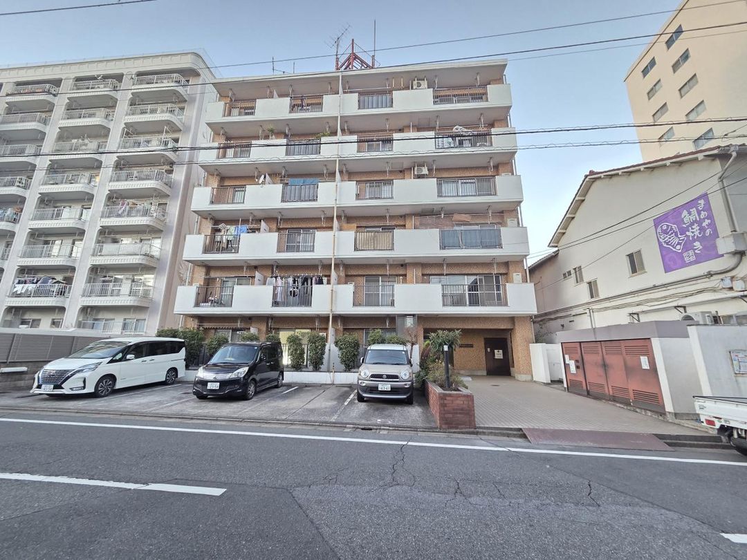 Renovated 2K Apartment for Sale near Tobu Nerima Station - Thumbnail 3