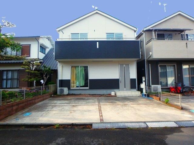 4LDK Solar-Powered House for Sale in Aikawa, Kanagawa - Image 1