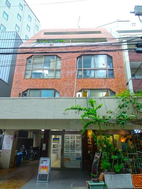 Renovated 1LDK Apartment for Sale in Akasaka, Minato, Tokyo - Thumbnail 2