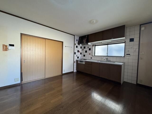 1996 4DK Steel-Frame House with 2019 Renovation in Osaka - Thumbnail 3