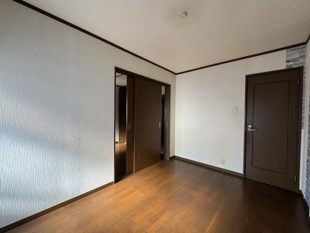 1996 4DK Steel-Frame House with 2019 Renovation in Osaka - Thumbnail 4