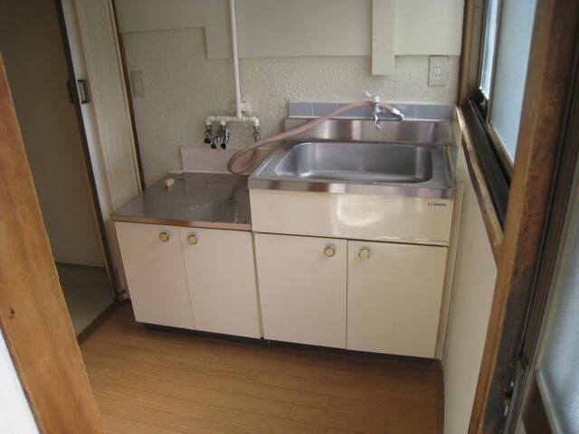 2K Apartment for Rent in Sakai, Osaka - 28,000 Yen - Thumbnail 3