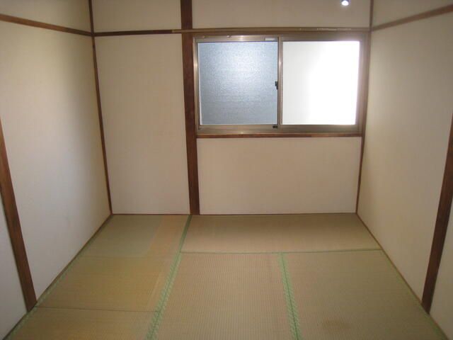 2K Apartment for Rent in Sakai, Osaka - 28,000 Yen - Thumbnail 4