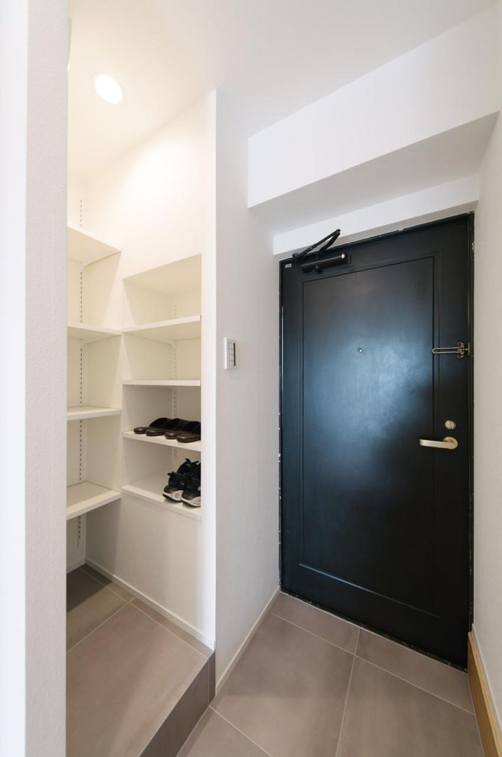 Renovated 1LDK Apartment in Meguro's Ookayama with Views - Thumbnail 2