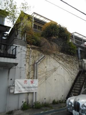 5DK Detached House for Sale in Neyagawa, Osaka with Land - Image 1