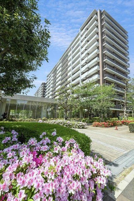 4LDK Top-Floor Apartment for Sale in Chiba New Town - Thumbnail 3
