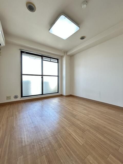 Wakayama City 1R Apartment for Rent Near Wakayamashi Station - Thumbnail 2
