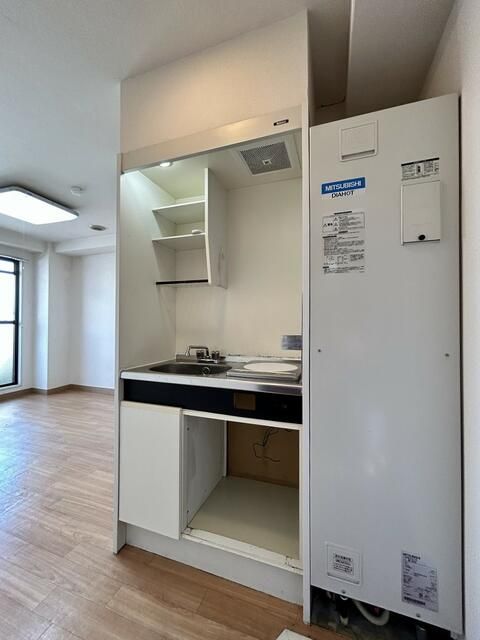 Wakayama City 1R Apartment for Rent Near Wakayamashi Station - Thumbnail 3