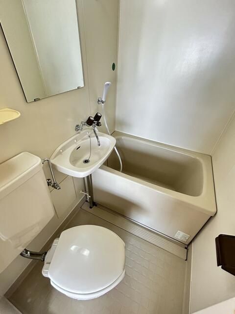 Wakayama City 1R Apartment for Rent Near Wakayamashi Station - Thumbnail 4