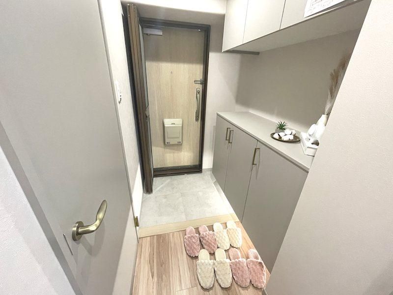 Renovated 3LDK Apartment in Hirakata, Osaka with River Views - Thumbnail 2