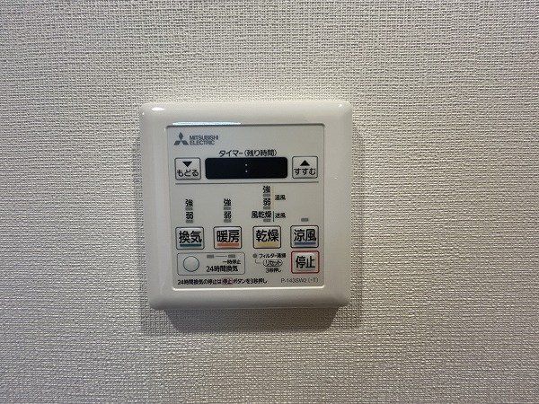 Renovated 2LDK Apartment in Momochihama, Fukuoka - Thumbnail 3