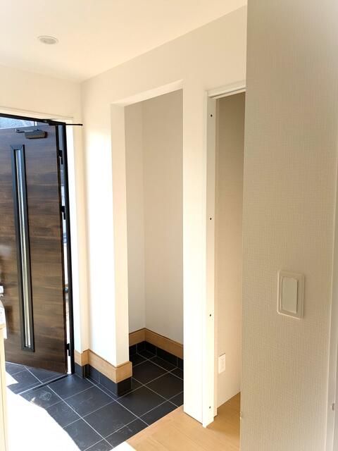 New 3SLDK House for Sale in Tomidabayashi, Osaka - Thumbnail 3