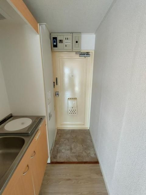 Compact 1R Apartment for Rent in Quiet Hamamatsu Neighborhood - Thumbnail 3