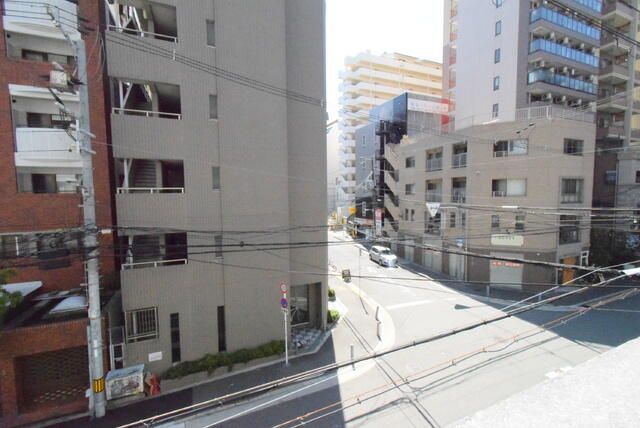 1K Apartment for Rent in Minami-Horie, Osaka Nishi Ward - Thumbnail 2