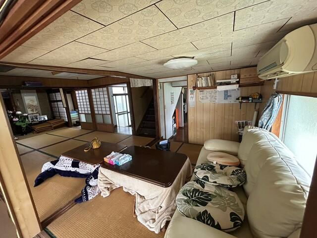 9DK Seaside House for Sale Near Saiki, Oita - Akiya Bank Property - Thumbnail 2