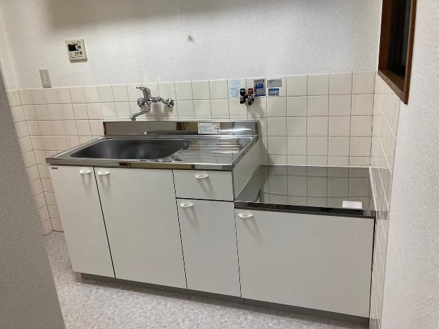 Renovated 1R Apartment for Rent near JR Takatsuki Station, Osaka - Thumbnail 3