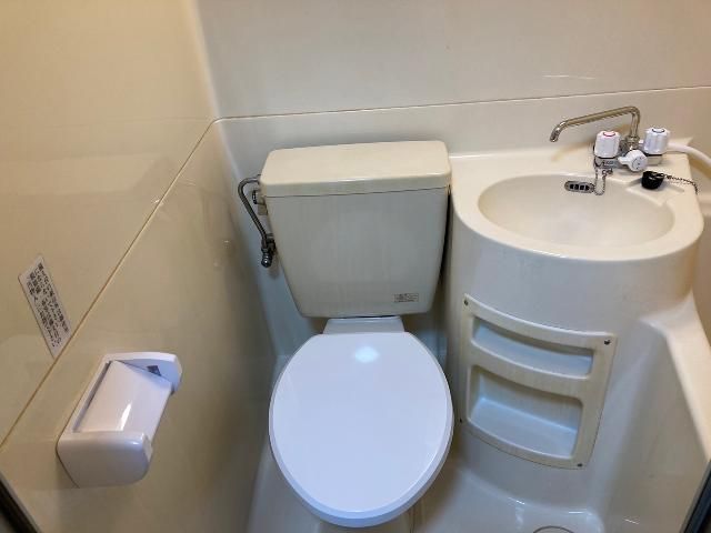Renovated 1R Apartment for Rent near JR Takatsuki Station, Osaka - Thumbnail 4