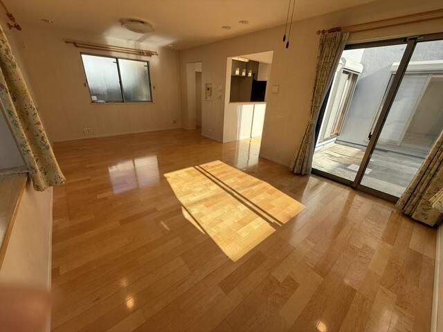 4LDK House with Mount Fuji View in Yokohama's Suzukino - Thumbnail 2