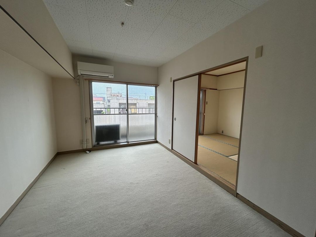 Renovated 3DK Apartment for Sale in Central Marugame, Kagawa - Thumbnail 4