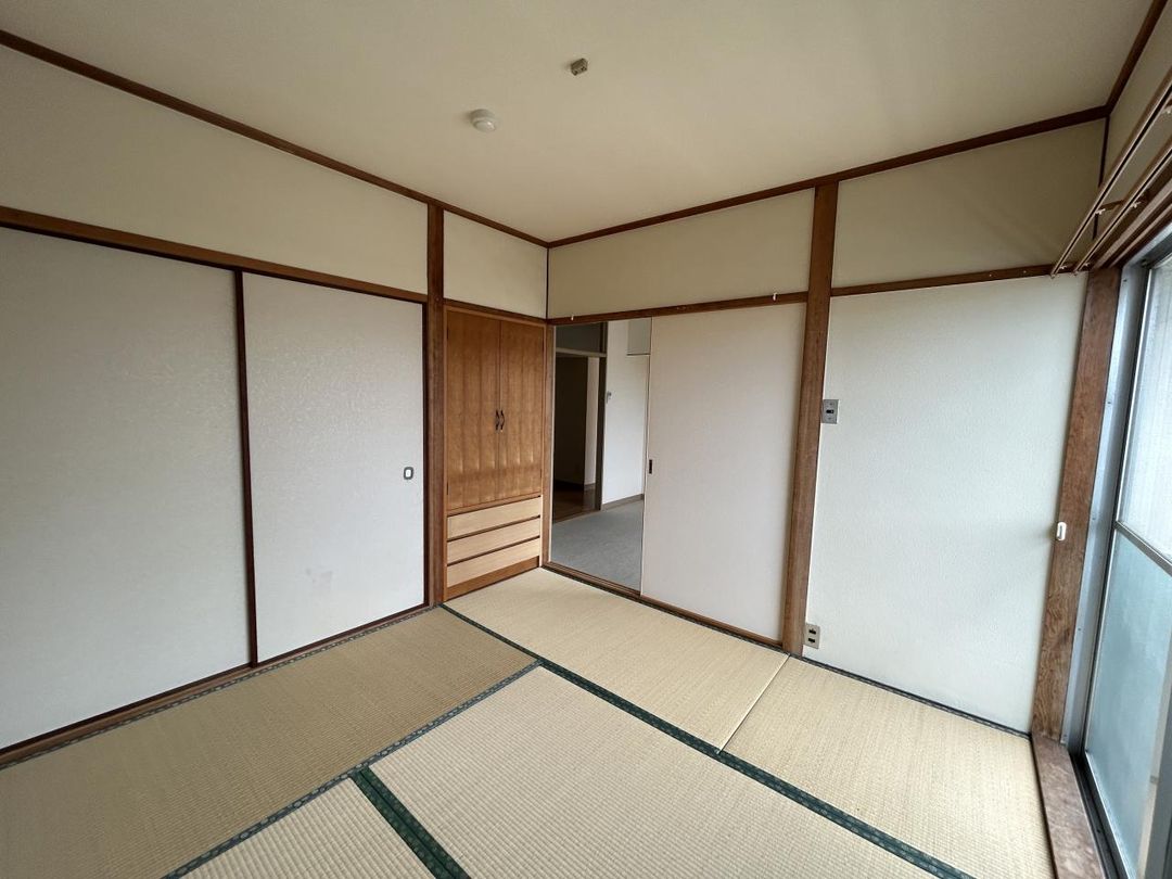 Renovated 3DK Apartment for Sale in Central Marugame, Kagawa - Thumbnail 2