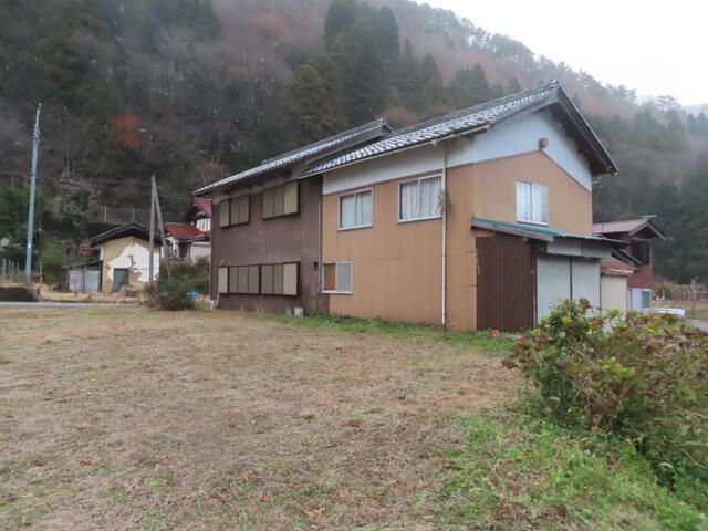 Spacious 12DK Used House for Sale in Maibara, Shiga - Thumbnail 2