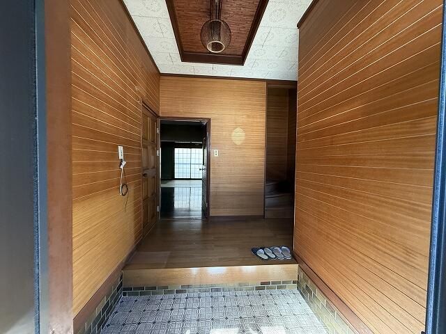 5DK Detached House in Quiet Matsuyama Residential Area - Thumbnail 3