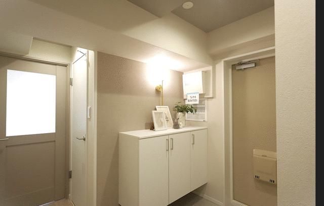 Renovated 3LDK Apartment for Sale in Osaka Tsurumi Ward - Thumbnail 4