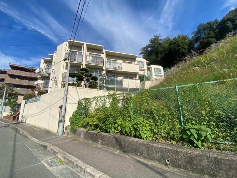 4LDK Apartment for Sale near JR Takatsuki Station, Osaka - Image 1