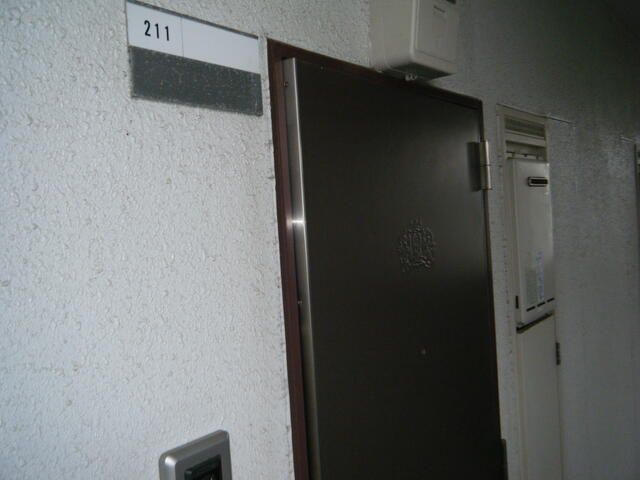 1K Apartment with Huge Balcony for Sale near Minami-Fukushima Station - Thumbnail 4