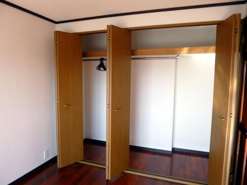 Spacious 2LDK Apartment for Sale in Sakai, Osaka - Thumbnail 3