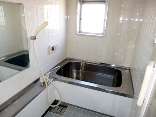 Spacious 2LDK Apartment for Sale in Sakai, Osaka - Thumbnail 4