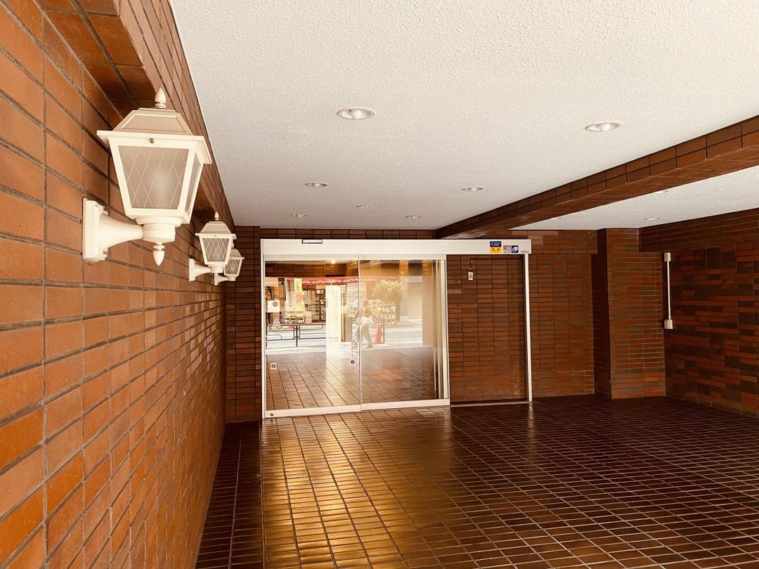 Renovated 2LDK Apartment in Taito, Tokyo with Large Balcony - Thumbnail 4