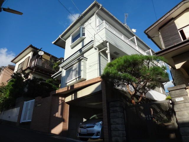 4LDK House for Sale in Kawasaki Miyamae-ku with Garage and Rental Income - Thumbnail 2