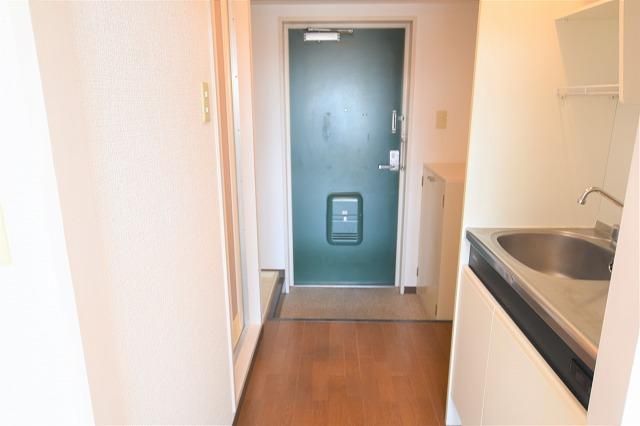 1K Apartment for Rent in Suita, Osaka - 41,000 Yen - Thumbnail 3