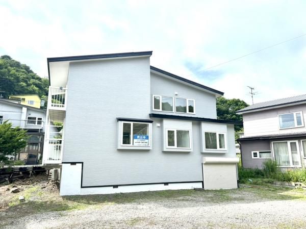 Renovated 3LDK House in Muroran with Parking for 6 Cars - Thumbnail 3