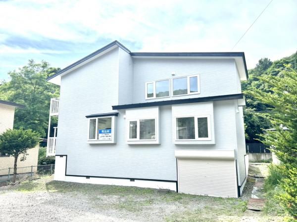 Renovated 3LDK House in Muroran with Parking for 6 Cars - Thumbnail 4