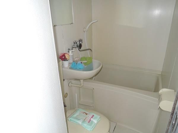 Clean 1R Apartment for Rent in Hamura, Tokyo - 22,000 Yen - Thumbnail 3