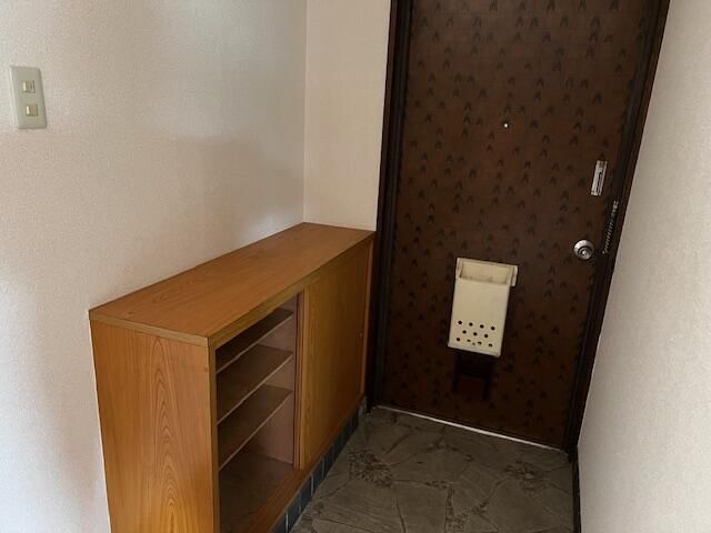 4LDK Corner Apartment for Sale in Takaoka, Toyama - Thumbnail 2