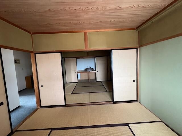 4LDK Corner Apartment for Sale in Takaoka, Toyama - Thumbnail 4