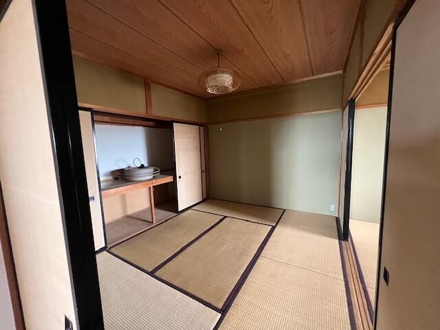 4LDK Corner Apartment for Sale in Takaoka, Toyama - Thumbnail 3