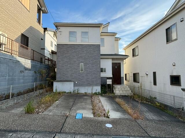 2018-Built 4LDK House in Quiet Toyota City Neighborhood - Thumbnail 3