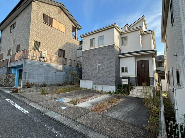 2018-Built 4LDK House in Quiet Toyota City Neighborhood - Thumbnail 2
