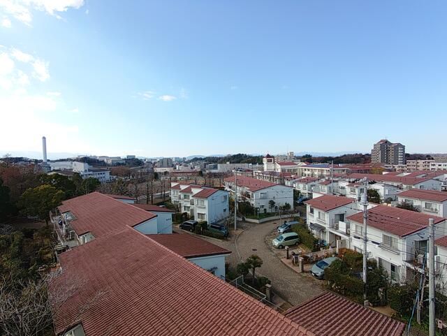 4LDK Apartment with Mt. Fuji View in Tama City, Tokyo - Thumbnail 2