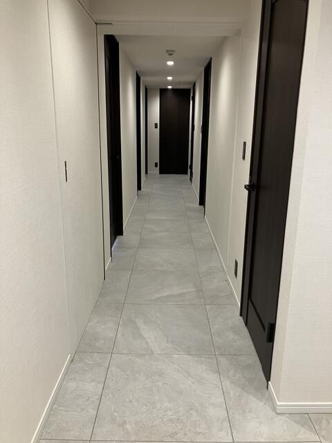 Ark Towers West 3SLDK Condo in Roppongi, Tokyo - Thumbnail 4