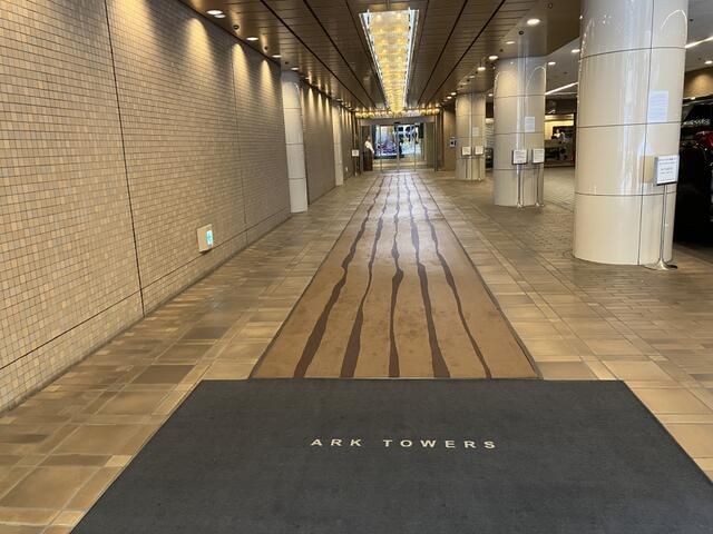 Ark Towers West 3SLDK Condo in Roppongi, Tokyo - Thumbnail 3